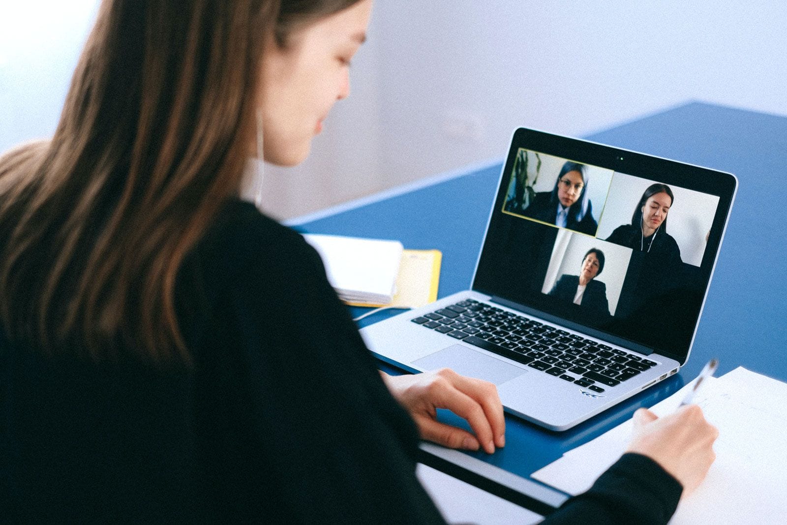 How Distributed Teams can keep Employees Engaged - Illustration